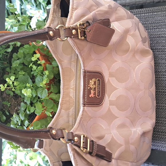 COACH CARRIAGE COLLECTION Cream Satin SIGNATURE SHOULDER EC - Picture 4 of 14